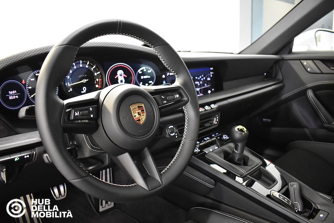 PORSCHE 911 GT3 Touring
